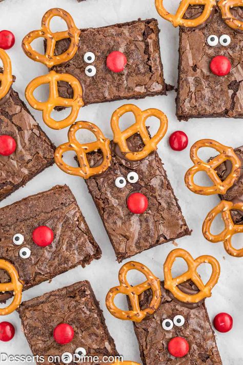 Reindeer Brownies - Desserts on a dime Brownie Reindeer, Beach Theme Party Ideas, Easy Christmas Treat, Reindeer Brownie, Cute Christmas Desserts, Easy Dessert Dips, Beach Theme Party, Theme Party Ideas, Christmas Brownies