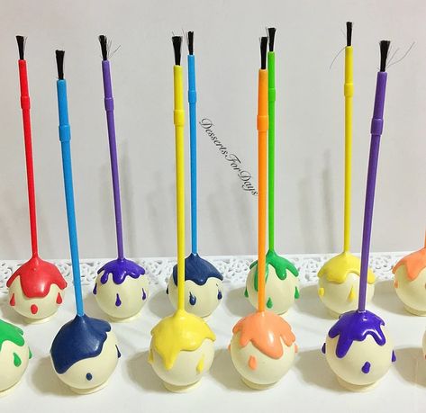 Art Cake Pops, Art Party Cake Pops, Art Themed Cakes Birthdays, Art Cakes Birthday Kids, Art Themed Birthday Cake, Paint Themed Birthday Party, Art Themed Birthday Party Ideas, Paint Party Decorations, Paint Party Cake