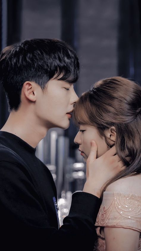 W Two Worlds Wallpaper, Kdrama W, W Korean Drama, W Kdrama, Romantic Funny, Kang Chul, Brilliant Legacy, Korean Couple Photoshoot, Dj Images Hd