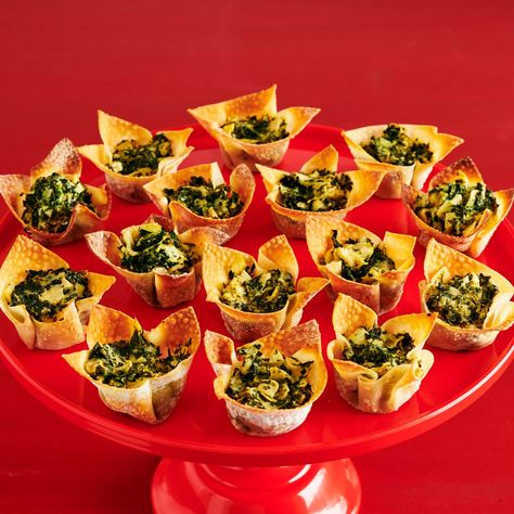 Vegetarian Super Bowl Food, Artichoke Cups, Spinach Artichoke Cups, Vegetarian Super Bowl, Wonton Wrapper Recipes, Finger Food Ideas, Crispy Wonton, Homemade Ravioli, Favorite Dips