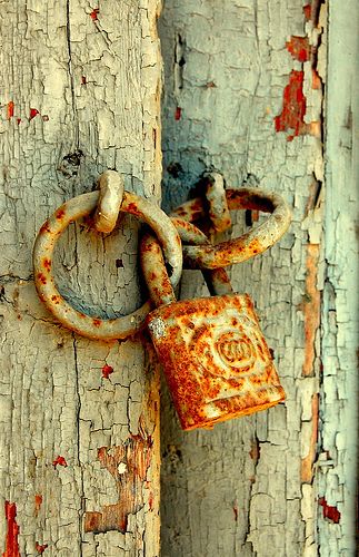 rusty lock by sophia@, via Flickr Rust Never Sleeps, Rust In Peace, Peeling Paint, Rusted Metal, Rusty Metal, Old Doors, Beautiful Doors, Metal Door, Color Textures