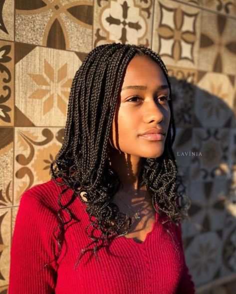 Sophisticated Box Braids with Curly Ends Shoulder Length Box Braids, Curled Box Braids, Brown Box Braids, Burgundy Box Braids, Red Box Braids, Black Box Braids, Braids With Shaved Sides, Small Box Braids, Medium Box Braids