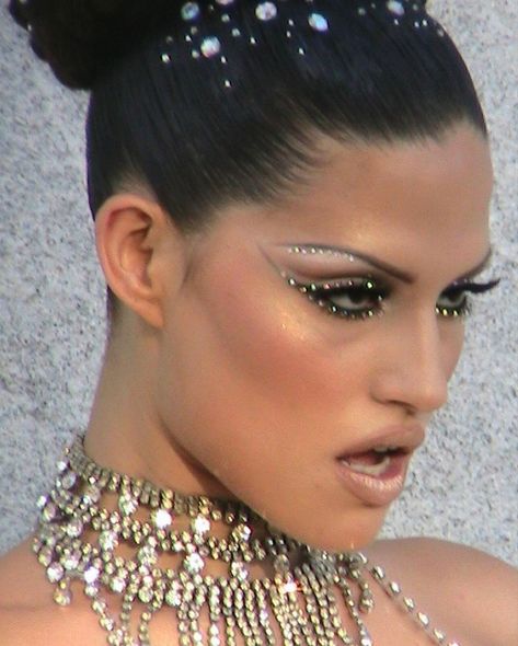 Cristal Connors, Runway Makeup, Edgy Makeup, Bold Makeup, Creative Makeup Looks, Editorial Makeup, Face Hair, Glitz And Glam, Glam Makeup