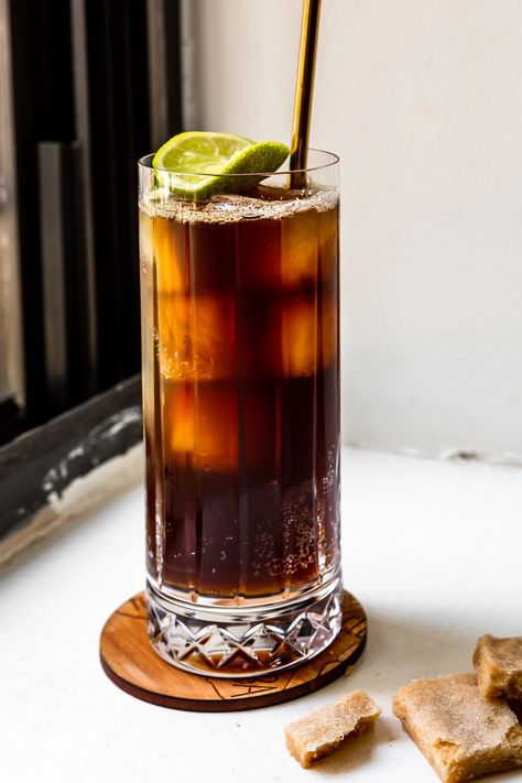 Espresso Tonic Recipe - Bubbly Iced Coffee Espresso Tonic Recipe, Different Coffee Drinks, Sweet Coffee Drinks, Coffee Tonic, Espresso Tonic, Iced Espresso, Italian Sodas, Spring Drinks, Espresso Drink