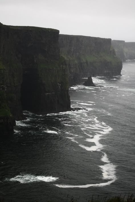 Free Cliffs of Moher Beside Body of Water Stock Photo Seaside Cliff Aesthetic, Sea Cliff Aesthetic, Cliffs Of Moher Aesthetic, Cliffs Aesthetic, Cliff Of Moher, Seaside Cliff, Skyfall Adele, Dover Beach, Ocean Cliff