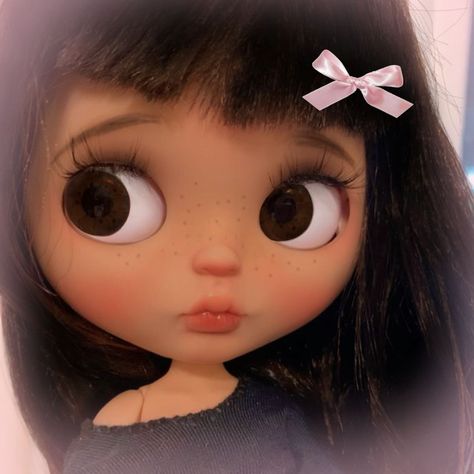 Latina Blythe Doll, Blythe Doll Pfp, Doll Pfp, Dry Skin Makeup, Aesthetic Grunge Tumblr, Poster Decorations, Girl Interrupted, Pullip Dolls, Fantasy Art Dolls