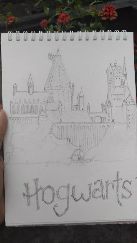 Harry Potter Drawings Aesthetic, Hogwart Sketch, Harry Potter Castle Drawing Easy, Hogwarts Houses Drawings Easy, Easy Harry Potter Drawings For Beginners, Simple Hogwarts Drawing, Hogwarts Castle Drawing Simple, Harry Potter Things To Draw Easy, Harry Potter Related Drawings