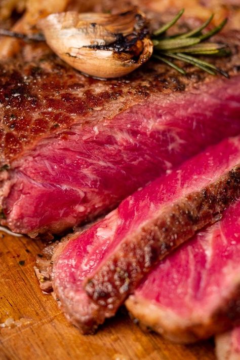 Tender and Juicy Marbled Beef Meat - Delice Recipes Roast Steak, Flank Steak Recipes, Grass Fed Meat, Beef Meat, Prime Rib Roast, Juicy Steak, Flank Steak, Recipe Roundup, Beef Steak