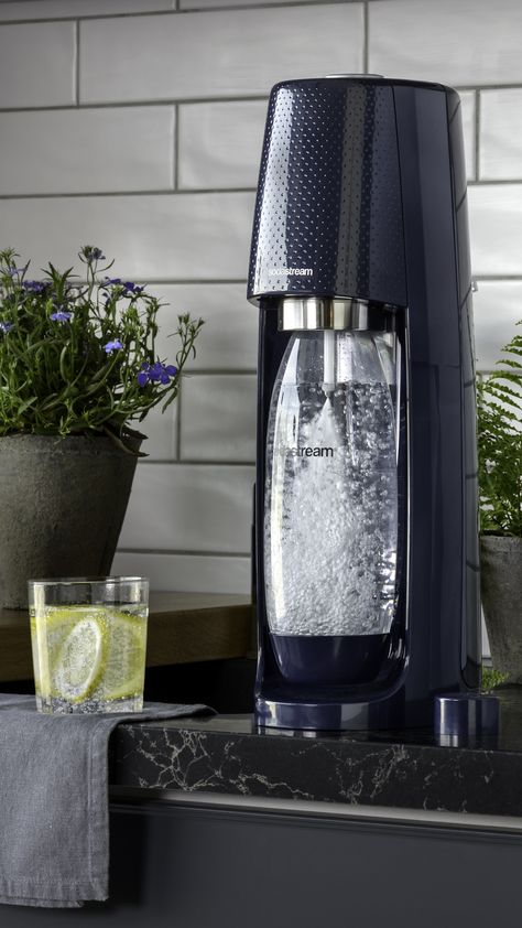 The Spirit Sparkling Water Maker turns tap water into sparkling water in seconds and is designed to capture the essence of SodaStream’s original machines while incorporating a new slimmer design to fit beautifully in any modern day kitchen. Water Machine In Kitchen, Home Water Dispenser, Counter Top Water Dispenser, Sparkling Water Machine, Sparkling Water Tap Kitchen, Dr Kitchen, Blue Winter Coat, Soda Stream, Water Aesthetic