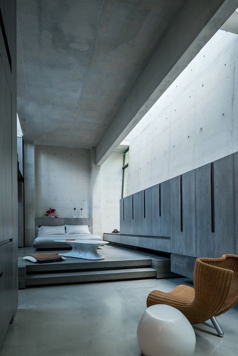 Concrete Bedroom, Side Bridge, Brutalist Interior, Architectural Concrete, Prairie House, Concrete Interiors, Concrete Houses, Concrete Walls, Brutalist Design