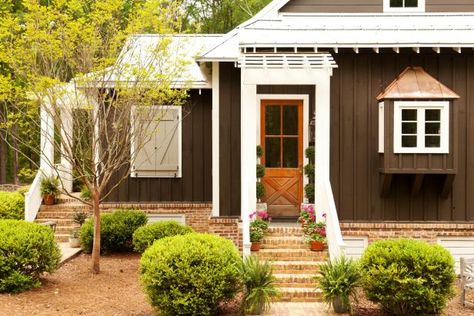 James T Farmer Interiors, James Farmer Interiors, Perry Georgia, James Farmer, Simple Cottage, Repurposed Lamp, South Carolina Homes, Classic Cottage, Brown House