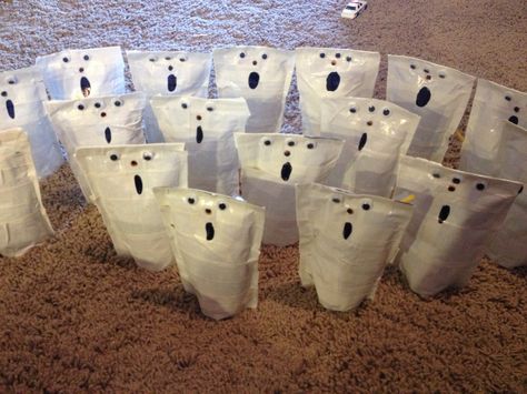 Ghost Capri Suns.  Halloween party idea. Capri Sun Halloween Ideas, Ghost Snacks Preschool, Halloween Capri Sun Ideas, Cup Ghost Craft, Diy Capri Sun Pouches, Halloween Party Sunglasses In Plastic, Halloween Crafts Snacks, Sun Crafts, Halloween Party Decor Diy