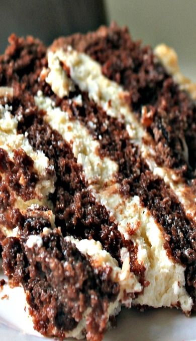 Hawaiian Chantilly Layer Cheesecake Cake...chocolate chiffon cake, cheesecake and chocolate frosting! Cheesecake Cakes, Layer Cheesecake, Chocolate Chiffon Cake, Torte Cupcake, Cheesecake Cake, Gateaux Cake, German Chocolate Cake, A Piece Of Cake, Mini Cheesecakes