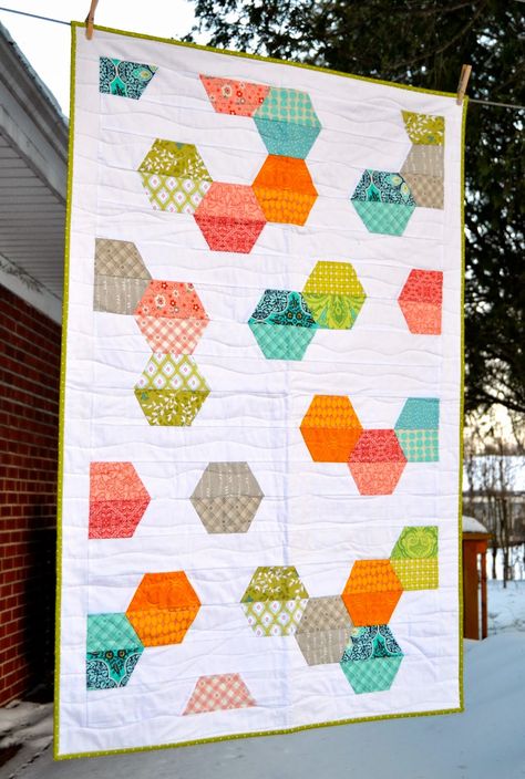 Bumblebee Quilt, Quilt Hexagon, Hexie Patterns, Hexie Quilts Patterns, Quilt Board, Hexie Quilts, Hexagon Quilt Pattern, Tumbler Quilt, Jaybird Quilts