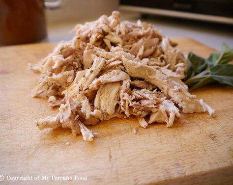 Chicken In Oven, Pulled Chicken Recipes, Chicken In The Oven, Moist Chicken, Pulled Beef, Oven Recipe, Cooking App, Pulled Chicken, Stuffed Whole Chicken