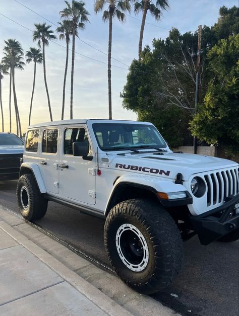 White Rubicon, Lifted Jeep Rubicon, White Jeep Wrangler Unlimited, White Jeep Wrangler, White Jeep, Cool Car Accessories, Lifted Jeep, Dream Cars Jeep, Jeep Rubicon