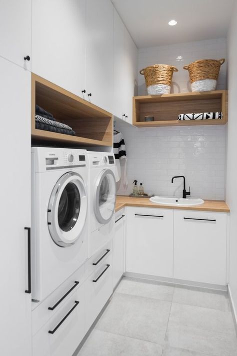 Laundry Room Hacks, Room Storage Diy, Dream Laundry Room, Laundry Room Layouts, Laundry Room Renovation, Laundry Design, Modern Laundry Rooms, Farmhouse Laundry Room, Laundry Room Cabinets