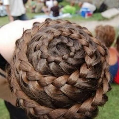 Crown Braid: Channel Your Inner Fairy with these 50 Hairstyles Crazy Braids, Spiral Braid, Different Braids, Cool Braids, Love Hair, Hair Dos, Braid Styles, Hair Day, Pretty Hairstyles