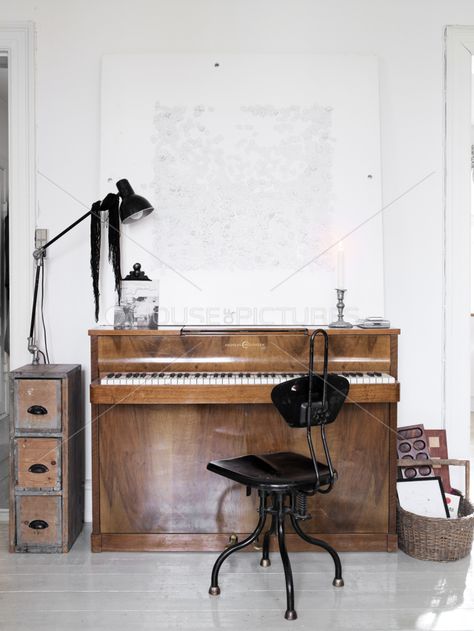 Piano Vignette, Old Piano, Bleak House, Decorating A New Home, Piano Room, Deco Nature, Industrial Interiors, Room Decorating, Unique Lamps