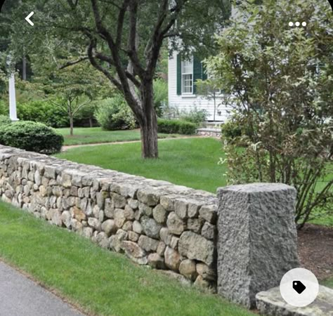 Stone Retaining Wall Front Yard, Stone Wall In Front Of House, Stone Wall Outdoor Houses, Driveway With Retaining Wall, Stone Wall Outdoor Fence, Stone Walls Outdoor, Stone Wall Landscaping, Stone Wall Outdoor, Low Stone Wall