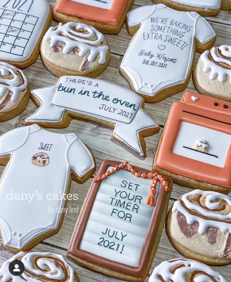 Baby Shower Cookies For Boy, Gender Reveal Cookies, Cute Pregnancy Announcement, Bun In The Oven, Sugar Cookie Designs, Baby Gender Reveal Party, Pregnancy Announcements, Baby Shower Inspiration