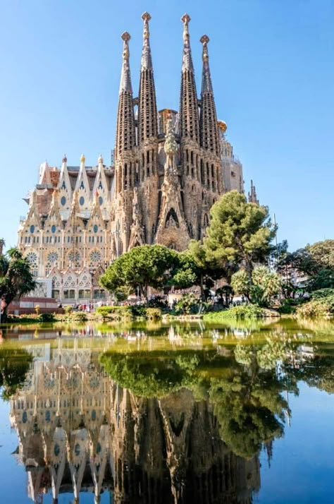 The best things to do in Spain. Places to visit in Spain I Granada I Barcelona I Madrid I Andalucia #travel #traveltips #spain Barcelona Spain Travel, Antoni Gaudi, Dream Travel Destinations, Beautiful Places In The World, Beautiful Places To Travel, Beautiful Buildings, Barcelona Spain, Spain Travel, Travel Inspo