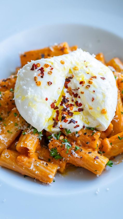 Yarin Shachagi | Creamy Vodka Tortiglioni & Burrata Spring has arrived, so to celebrate I made a comforting bowl of pasta in a creamy vodka sauce. It’s… | Instagram Bread Bowl Pasta, Vodka Sausage Pasta, Burrata Recipe Pasta, Creamy Vodka Sauce, Burrata Recipe, Vodka Sauce Pasta, Burrata Cheese, Italian Pasta Recipes, Vodka Sauce