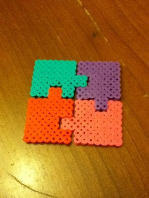 Puzzle Piece Perler Beads, Best Friend Perler Bead Patterns, Disney Hama Beads Pattern, Hama Beads Kawaii, Perler Bead Creations, Christmas Fiesta, Hama Beads Disney, Mini Hama Beads, Perler Beads Ideas