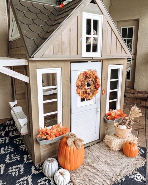 Fall Playhouse Decor, Kids Playhouse Decorating Ideas, Apple Scrapple, Toy Upcycle, Autumn Preschool Theme, Boys Playhouse, Playhouse Decor, Kids Cubby Houses, Kids Cubby