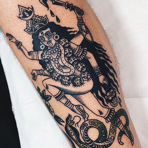 Hindu Kali Tattoo, Kali Arm Tattoo, Kali Mantra Tattoo, Kali Face Tattoo, Kali Tattoo Traditional, Indian Goddess Tattoo, Kali Back Tattoo, Kali Maa Tattoo, Kali Goddess Tattoo