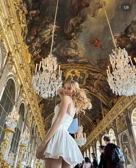 Versailles Photo Ideas, Museum Pose, Paris Photo Ideas, Waxing Moon, Museum Photography, Hall Of Mirrors, France Photos, Paris Photo, Earth Angel