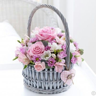 Get well soon Basket Flower Arrangements, Săpunuri Handmade, Floral Baskets, Flower Arrangements Diy, Beautiful Flower Arrangements, Deco Floral, Beautiful Rose Flowers, Alam Yang Indah, Arte Floral