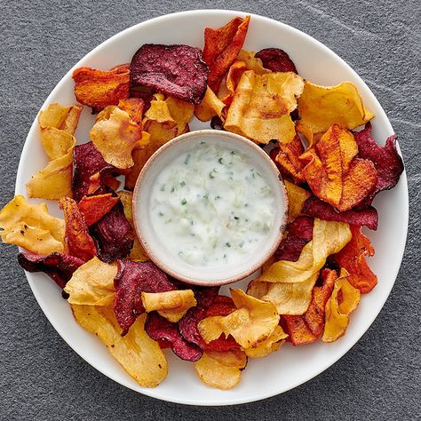 Root Vegetable Chips, Vegetable Chips Recipe, Ww Dinner Recipes, Root Chips, Lunches Sandwiches, Chips Recipes, Ww Snacks, Vegetable Chips, Weight Watchers Snacks