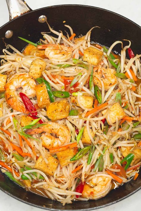 Beans Sprouts Recipes, Beansprout Recipes, Togue Recipe, Shrimp Gochujang, Ginisang Togue, Stir Fried Bean Sprouts, Shrimp Tofu Stir Fry, Chinese Shrimp Fried Rice, Shrimp And Bean Sprouts Stir Fry