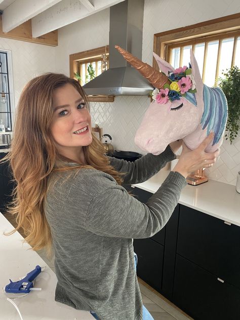 paper mache unicorn head Diy Unicorn Head, Cardboard Unicorn Diy, Unicorn Paper Mache, Paper Mache Unicorn Head, Paper Mache Horse Head, Paper Mache Wall Decor, How To Put Eyeliner, Paper Mache Animal Head, Spray Paint Flowers