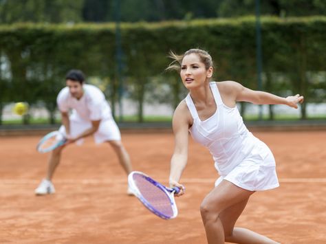 Learn how one simple 3-minute stretch can help you prevent the most common tennis injuries. Tenis Coach, Tennis Rules, Tennis Academy, How To Play Tennis, Tennis Pictures, Tennis Serve, Tennis Drills, Tennis Lessons, Tennis Equipment