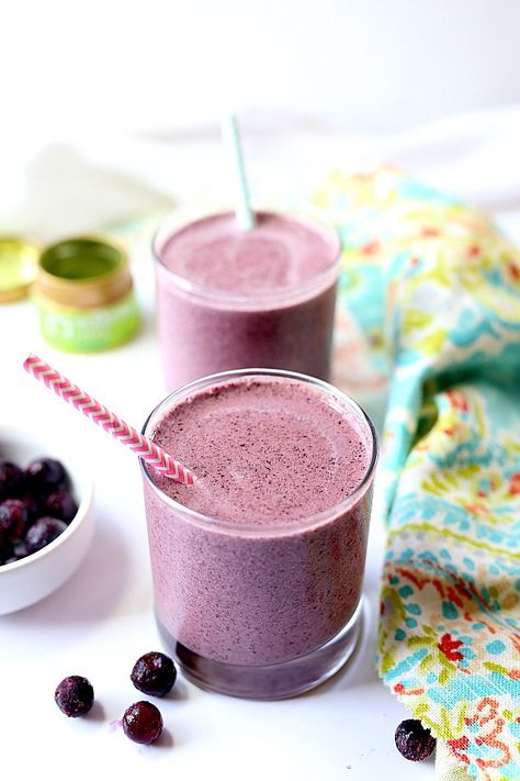 Matcha Smoothie From Anti Inflammatory Cookbook Banana Apple Smoothie, Blueberry Banana Smoothie, Anti Inflammation Recipes, Berry Smoothie Recipe, Breakfast Low Carb, Matcha Smoothie, Matcha Recipe, Inflammatory Diet, Protein Cookies