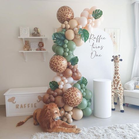 Safari Jungle Theme Party, Safari Animal Party, First Birthday Balloons, Bounce Houses, Safari Theme Birthday, Animal Party Theme, Wild One Birthday Party, One Balloon, Safari Birthday Party