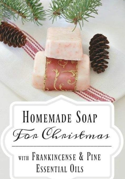 Diy Soap Bars, Savon Diy, Pine Essential Oil, Holiday Soap, Christmas Soap, Soap Recipe, Melt And Pour, Homemade Soap Recipes, Frankincense Essential Oil