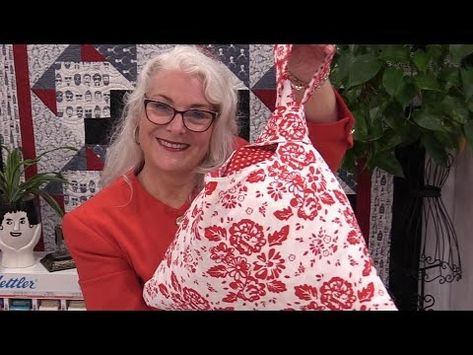 How to Make a Japanese Knot Bag - YouTube Japanese Knot Bag Pattern, Knot Bag Pattern, Simple Quilting, Japanese Tote Bag, Duffle Bag Patterns, Free Quilt Tutorials, Sewing Videos, Easy Diy Clothes, Japanese Knot