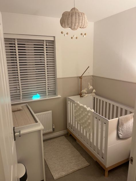 #baby #nursery #smallnursery #decor #home #babyboy #aesthetic #homedecorideas Baby Nurseries Ideas, Newborn Bedroom Ideas, Baby Room Small Space, Small Room Nursery Ideas, Box Room Nursery Ideas, Cute Baby Rooms, Nursery In Parents Room Small Spaces, Small Baby Room Ideas, Baby Room Aesthetic