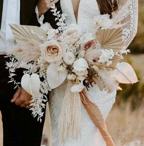 Cozy Winter Wedding, Neutral Wedding Decor, Winter Bridal Bouquets, Neutral Wedding Flowers, Nye Wedding, Boho Wedding Bouquet, Grass Wedding, Winter Wedding Flowers, Neutral Wedding