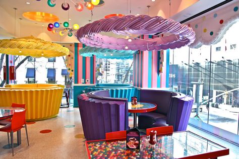 Dylan's Candy Bar - Manhattan Sideways Candy Store Design, Hybe Insight, Bakery Design Interior, Kids Cafe, Bakery Decor, Cupcake Shops, Bakery Design, Ice Cream Parlor, Bakery Shop