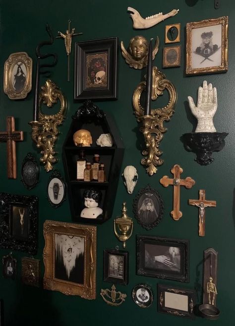 Goth Houses, Gothic Bedroom, Goth Home Decor, Casa Vintage, Goth Decor, Goth Home, Dark Home Decor, Dark Home, Maximalist Decor