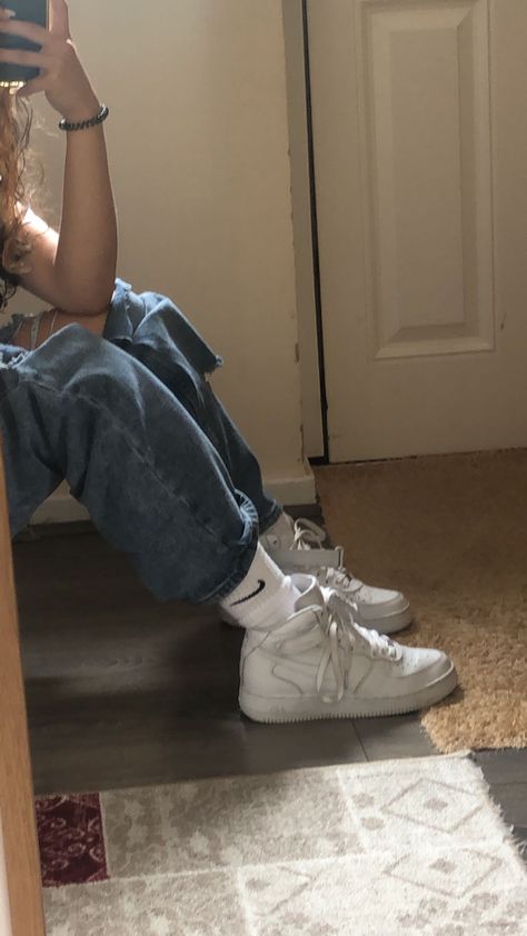 Shoes Pictures Aesthetic, Af1 Mid Outfit, Af1 Outfit, Af1 Mid, Neon Shorts, Stylish School Bags, Nike Air Force One, Slouch Socks, Instagram Icon