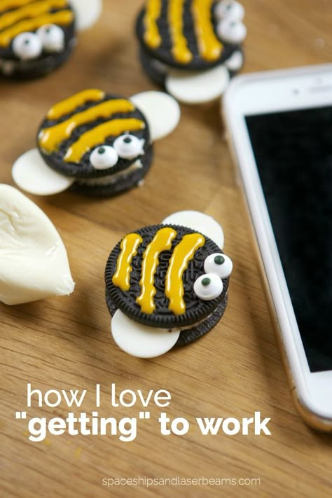 Bee Oreos, Cute Party Food, Bee Cookies, Bee Birthday Party, Bug Party, Best Party Food, Oreo Recipes, Bee Day, Bee Party