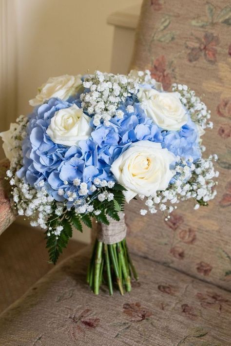 Blue And White Roses Bouquet, Hortensia Bouquet, Hydrangea And Rose Bouquet, Bouquet Blue And White, White Roses And Hydrangeas, Rose Blu, Blue Roses Wedding, Hydrangeas Blue, Blue Hydrangea Bouquet