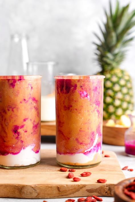 Homemade Katy Perry Erewhon Smoothie - The All Natural Vegan Erewhon Smoothie Recipes, Erewhon Smoothie Poosh, Copycat Erewhon Smoothie, Erewhon Smoothie, Katy Perry Meow Perfume, Moringa Smoothie, Yogurt Substitute, California Girls Katy Perry, Pink Dragon Fruit