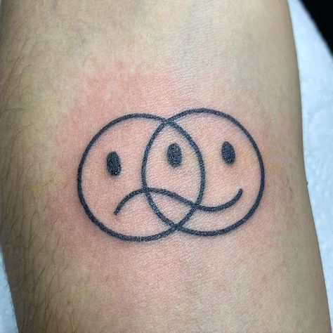 Desain Tattoo Simple, Small Tattoos Traditional, Tattoo Ideas Minimalist, Simple Leg Tattoos, Tattoos Watercolor, Cute Finger Tattoos, Tattoos Traditional, Grunge Tattoo, Trippy Wall