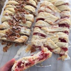 Danish Kringle Recipe, Kringle Recipe, Danish Kringle, Pastries Recipes Dessert, Almond Pastry, Sweet Glaze, Puff Pastry Desserts, Norwegian Food, Scandinavian Food